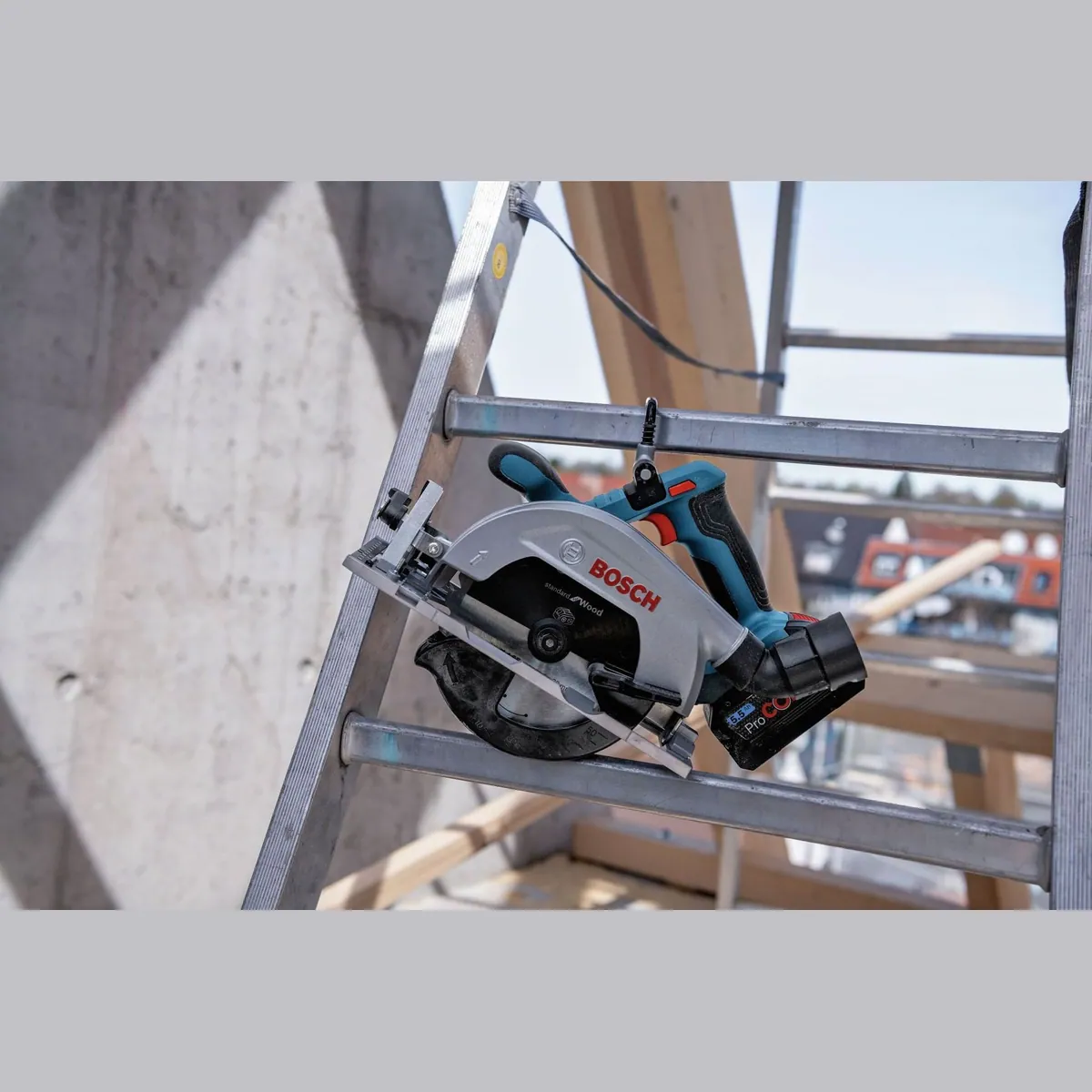 BOSCH GKS 18V-57-2 L Akku-Handkreissäge, kompakt, leistungsstark, kabellos Dieses Produkt der Marke BOSCH wird von uns als unabhängigem Händler 5