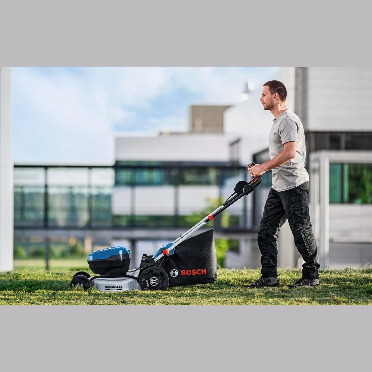 Bosch Professional GRA 18V2-46 Akku-Rasenmäher, 46 cm Schnittbreite, bürstenloser Motor 2