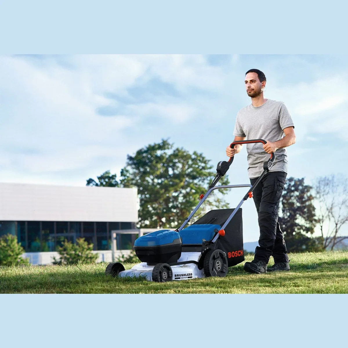 Bosch Professional GRA 18V2-46 Akku-Rasenmäher, 46 cm Schnittbreite, bürstenloser Motor 3