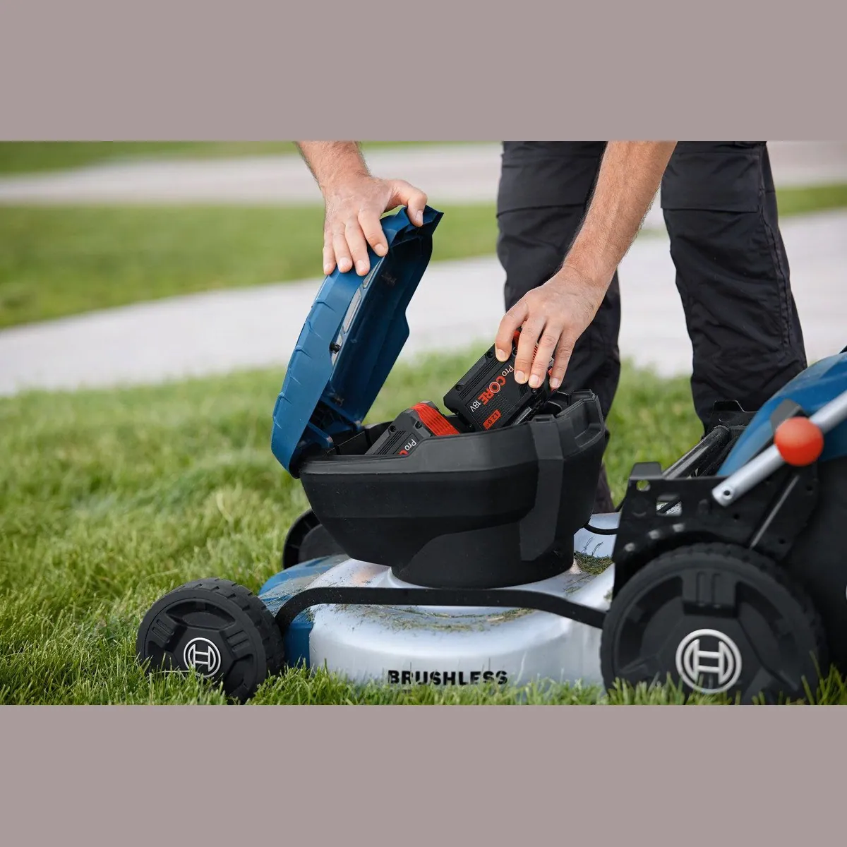 Bosch Professional GRA 18V2-46 Akku-Rasenmäher, 46 cm Schnittbreite, bürstenloser Motor 5