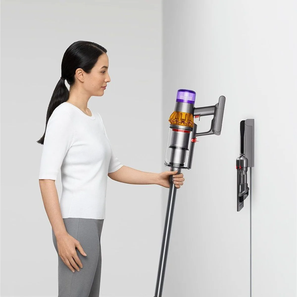 DYSON V15 Detect Absolute Akku-Staubsauger, 240 Airwatt Saugkraft, intelligente Stauberkennung Dieses Produkt der Marke DYSON wird von uns als 2