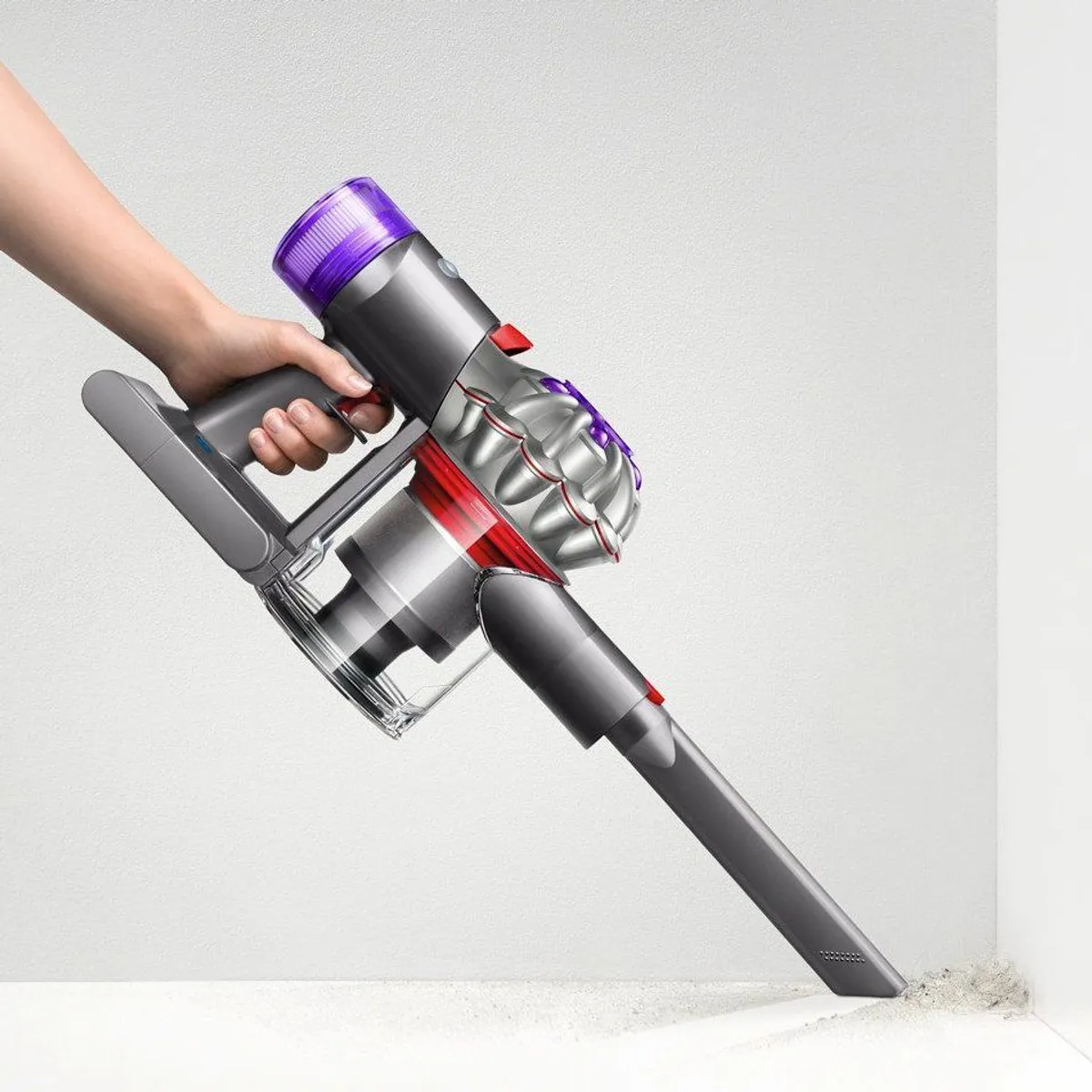 DYSON V8 Advanced Akku-Stielstaubsauger, starke Saugkraft, hygienische Entleerung, vielseitiges Zubehör Dieses Produkt der Marke DYSON wird von uns 3