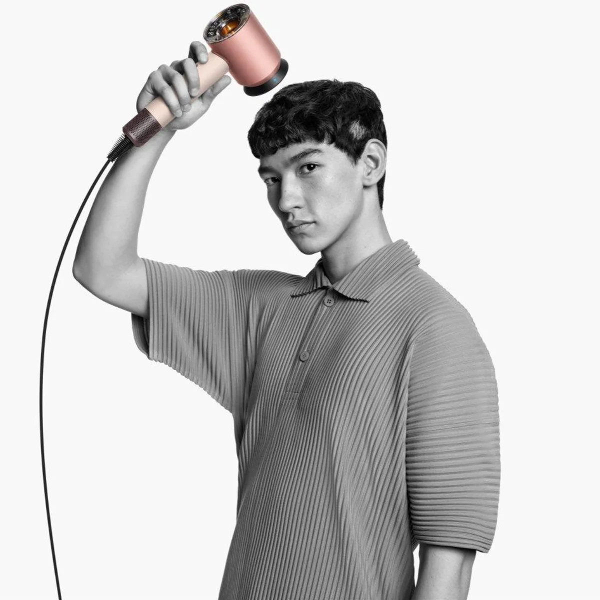 DYSON Supersonic Haartrockner, intelligente Temperaturregelung, automatische Aufsatzerkennung Dieses Produkt der Marke DYSON wird von uns als 4