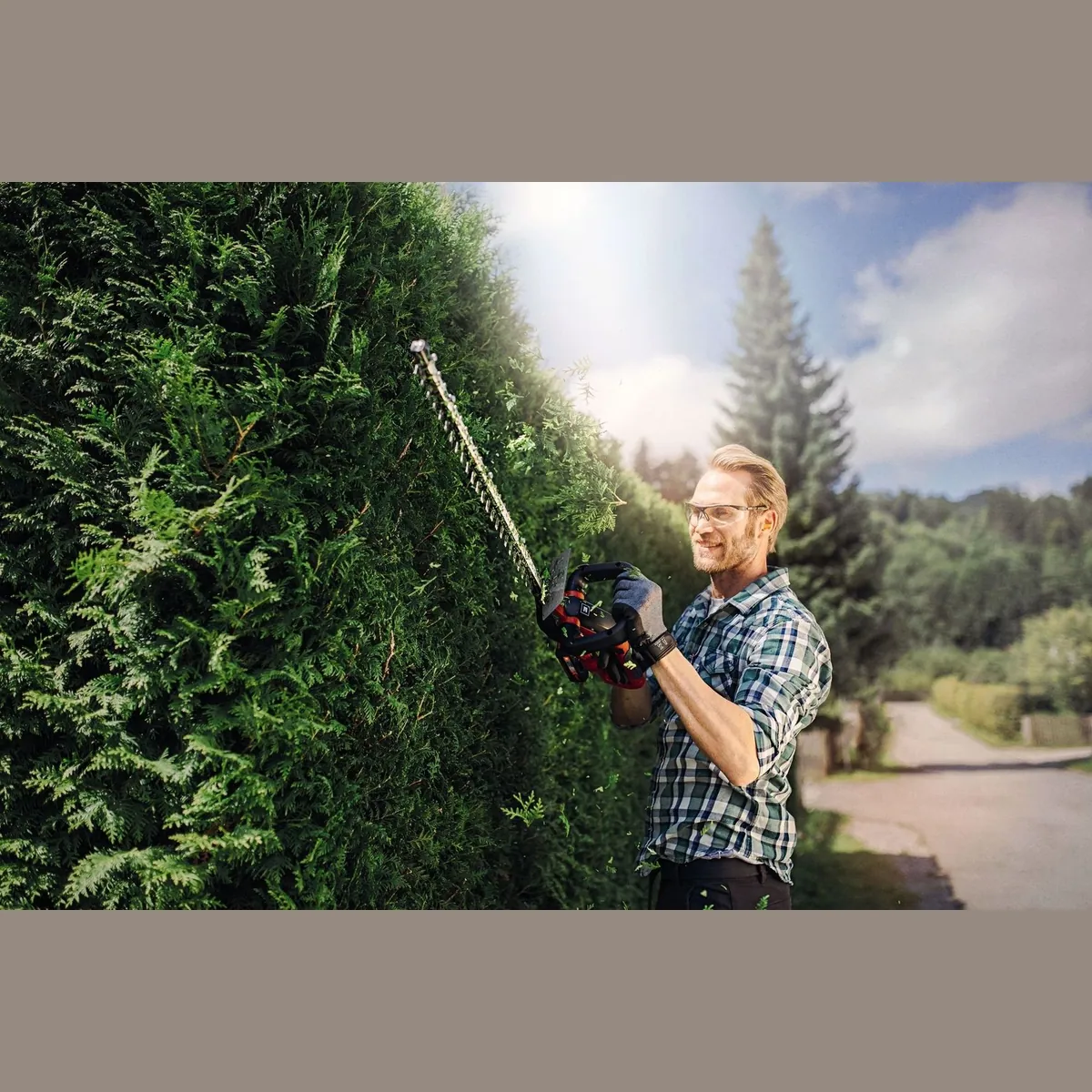 Einhell GC-CH 1846 Li Kit Akku-Heckenschere, 46 cm Schnittlänge, Akku 18V/2,0 Ah 2