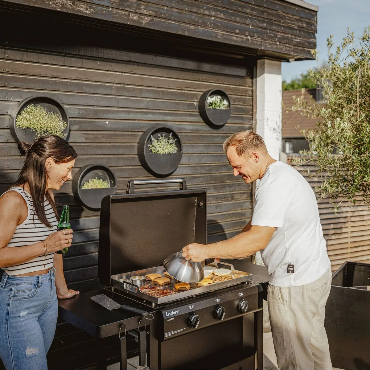 Enders AMARO Gasgrill, große Edelstahl-Plancha, stufenlose Brennereinstellung 2