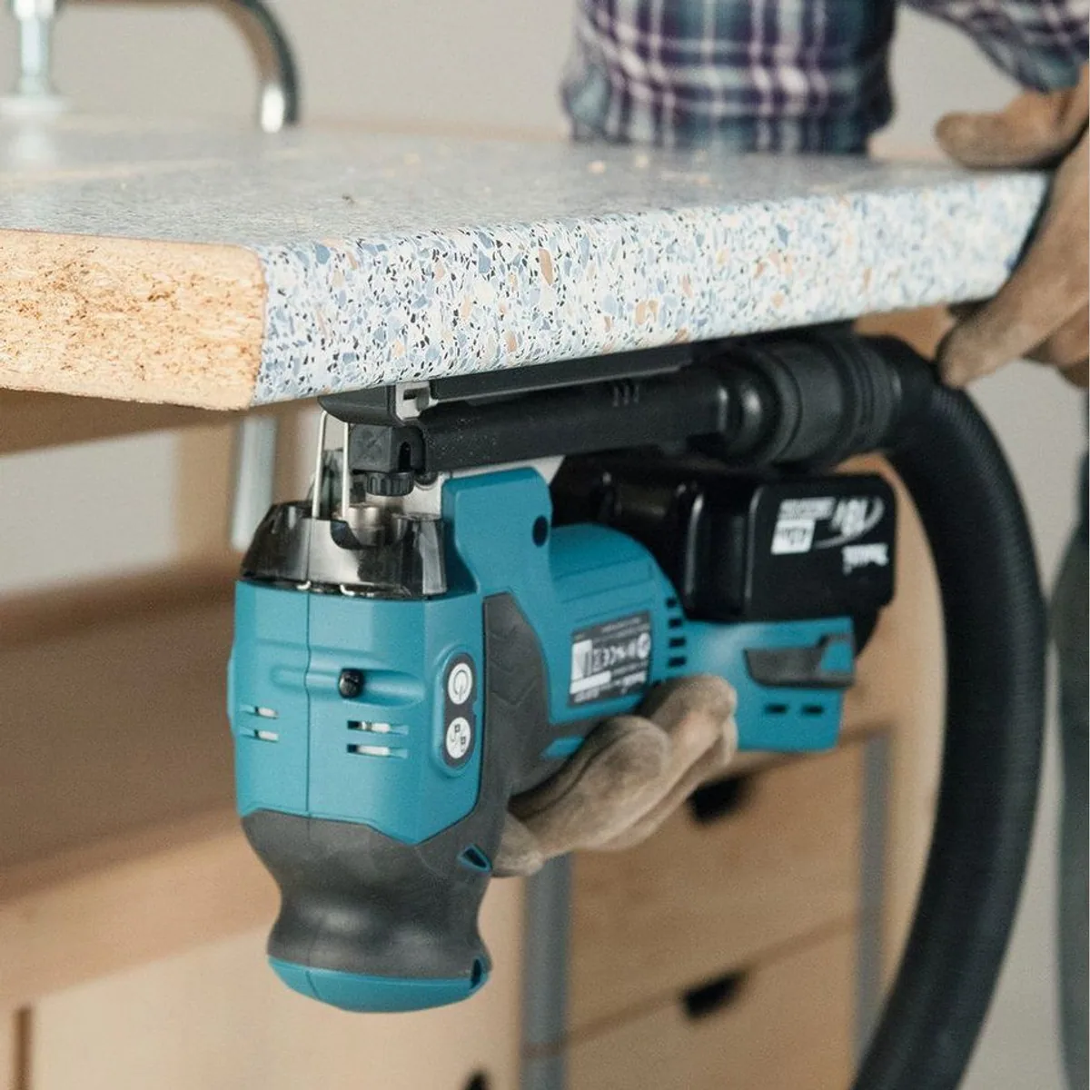 Makita DJV181Z Akku-Pendelhubstichsäge, präzise Schnitte, leichtes Design, vielseitig einsetzbar Dieses Produkt der Marke Makita wird von uns als 2