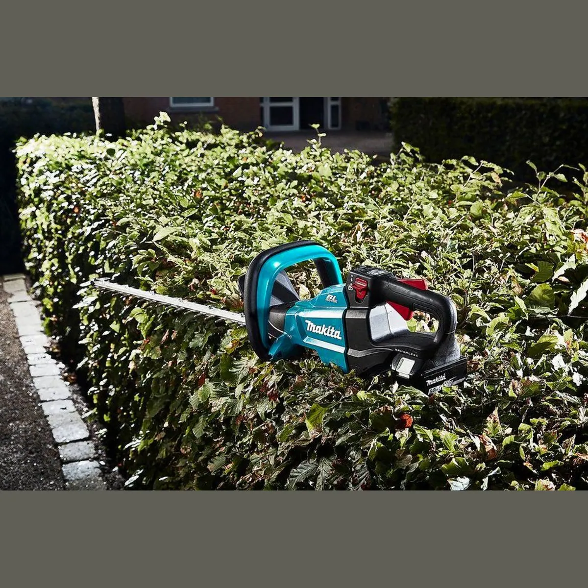 Makita DUH502Z Akku-Heckenschere, 50 cm Schnittlänge, leicht und kraftvoll Dieses Produkt der Marke Makita wird von uns als unabhängigem Händler 2