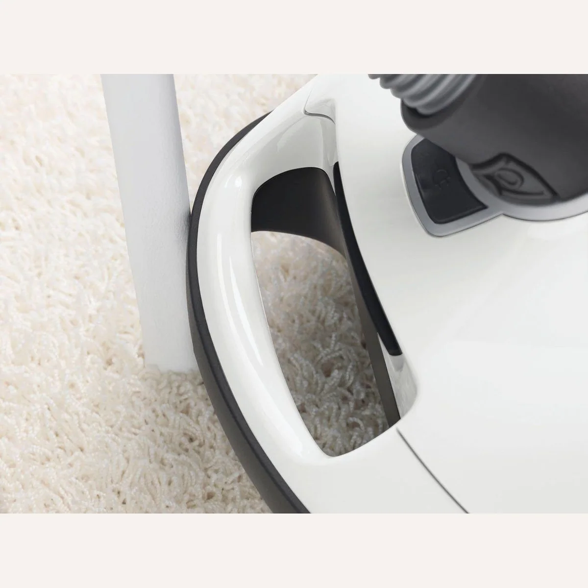 Miele S 8360 Bodenstaubsauger, 890 W, 12 m Aktionsradius, integriertes Zubehör 4