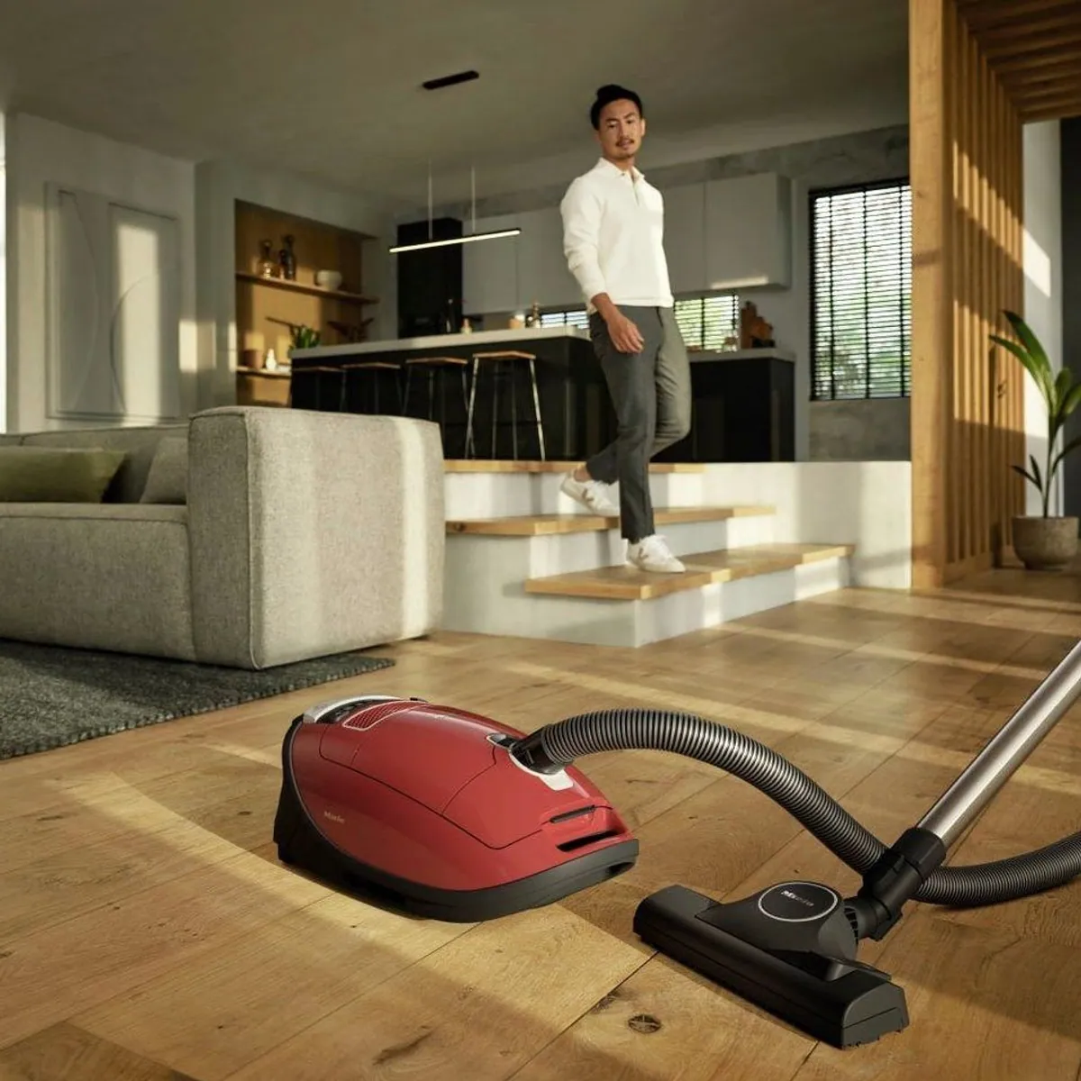 Miele Complete C3 Bodenstaubsauger, leistungsstark, 12 m Aktionsradius, integriertes Zubehör 3