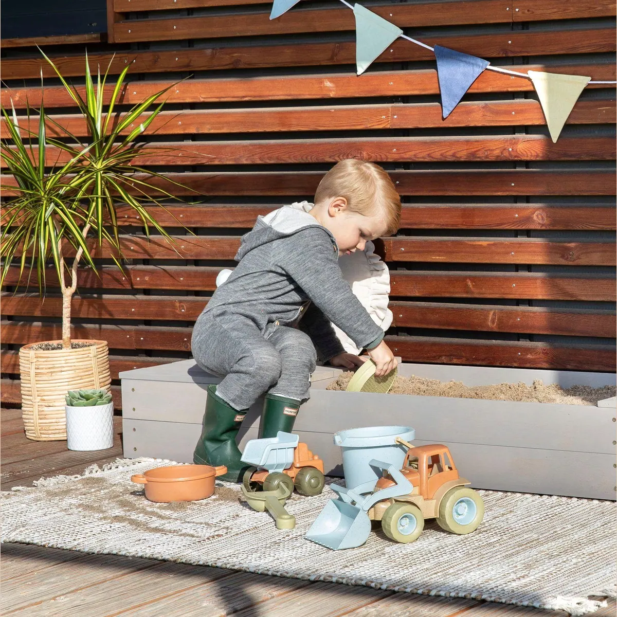 MUDDY BUDDY Sandkasten Space Saver, kompakt und praktisch 4