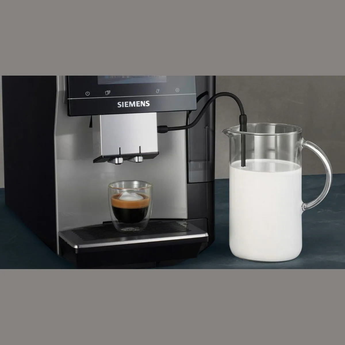 SIEMENS EQ700 classic TP715D47, intuitives TFT-Display, Cold Brew, 10 Favoriten 2