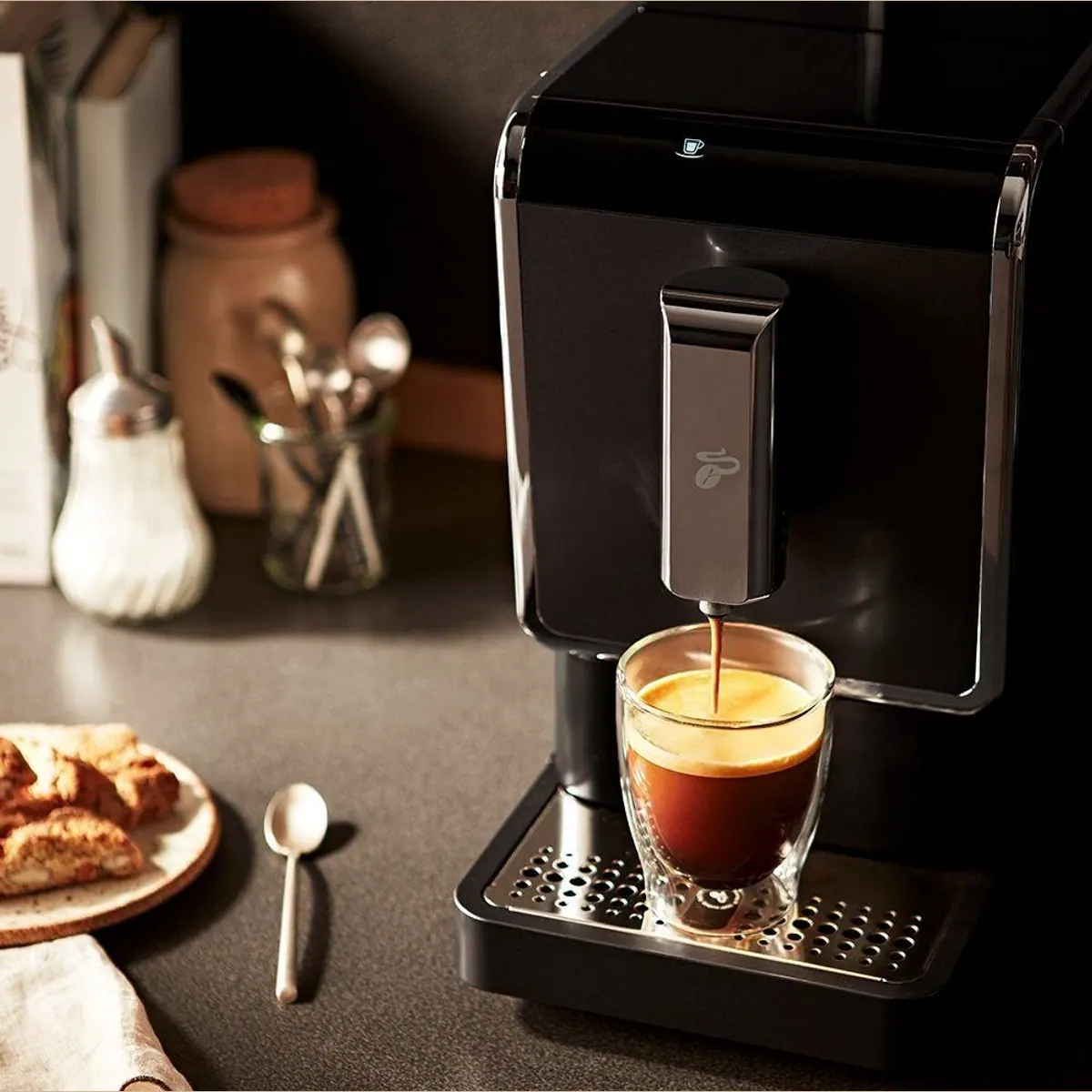 Tchibo Esperto Caffè Kaffeevollautomat, kompakt und vielseitig — für Espresso und Caffè Crema 4