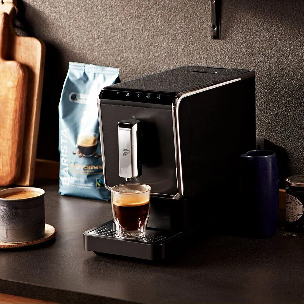 Tchibo Esperto Caffè Kaffeevollautomat, kompakt und vielseitig — für Espresso und Caffè Crema 5