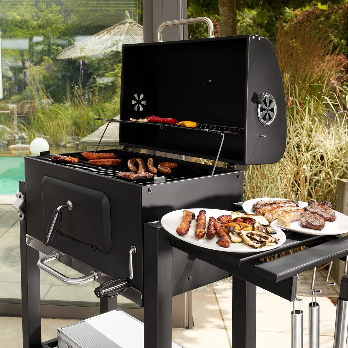 tectake Holzkohlegrill Florian, höhenverstellbar, mit Flaschenöffner und Thermometer 2